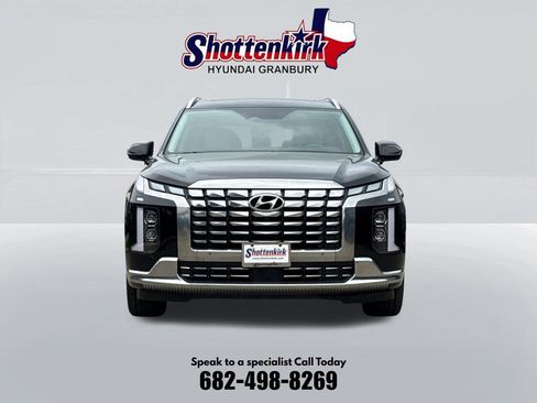 Used 2024 Hyundai Palisade Calligraphy FWD image 2