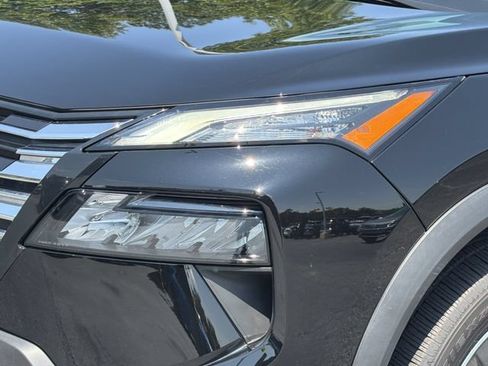 Used 2025 Nissan Rogue SV FWD image 9