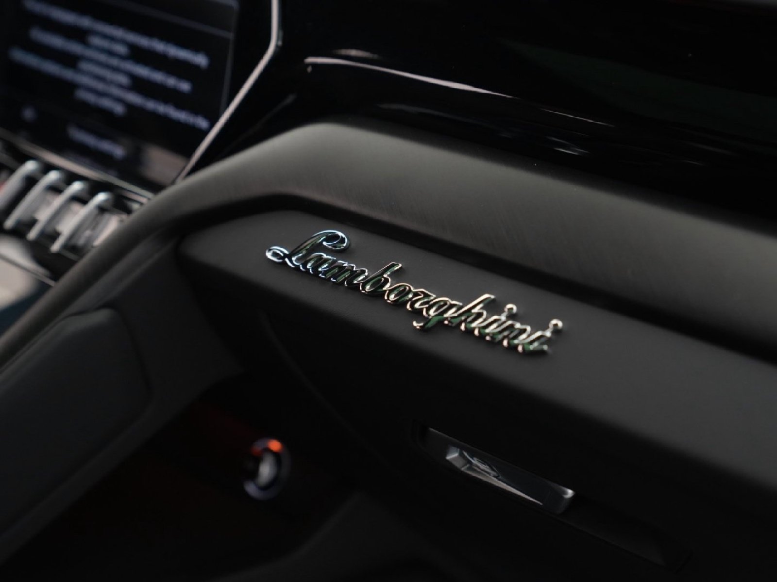 Used 2024 Lamborghini Urus S AWD/4WD image 43