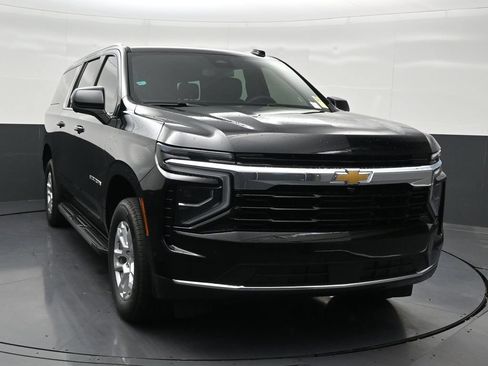 Used 2025 Chevrolet Suburban LS RWD image 8