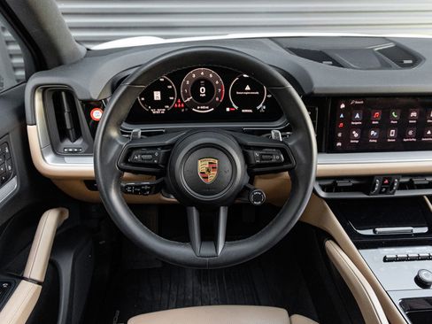 Certified 2025 Porsche Cayenne image 17
