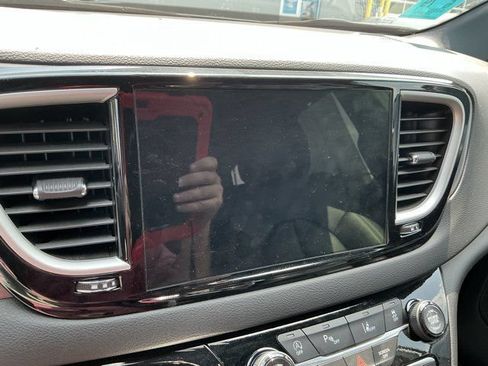 Used 2025 Chrysler Pacifica Select FWD image 22