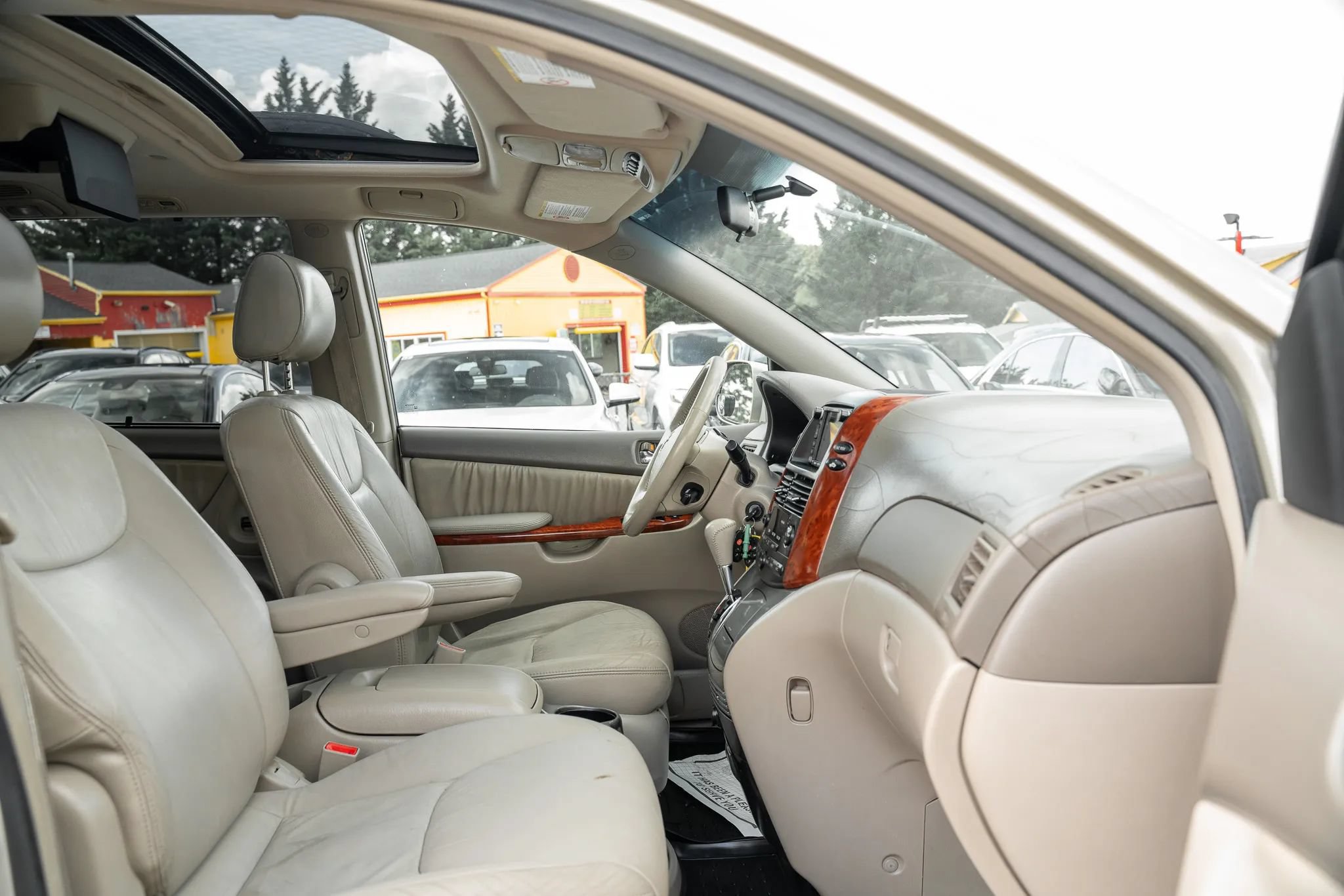 Used 2004 Toyota Sienna XLE w/ XLE Pkg 19 FWD image 14