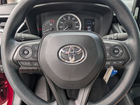 Used 2022 Toyota Corolla LE FWD image 25