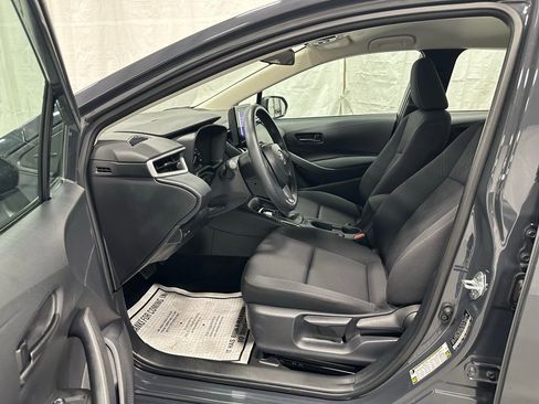 Used 2025 Toyota Corolla LE FWD image 10