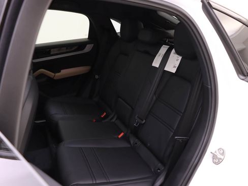 Used 2024 Porsche Cayenne Coupe image 22
