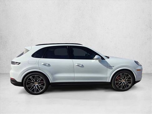 Used 2024 Porsche Cayenne S AWD/4WD image 4