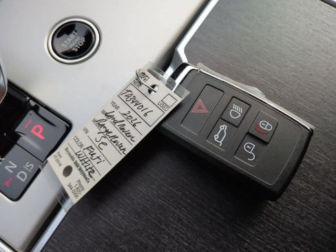 New 2026 Land Rover Range Rover SE image 36