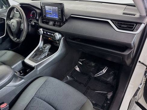 Used 2022 Toyota RAV4 XLE FWD image 30