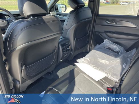 New 2025 Jeep Grand Cherokee Altitude image 14