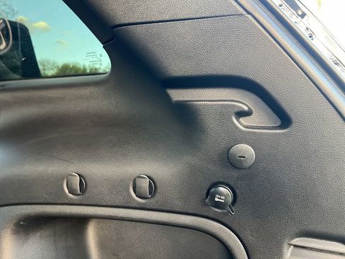 Used 2022 Jeep Grand Cherokee Limited image 38