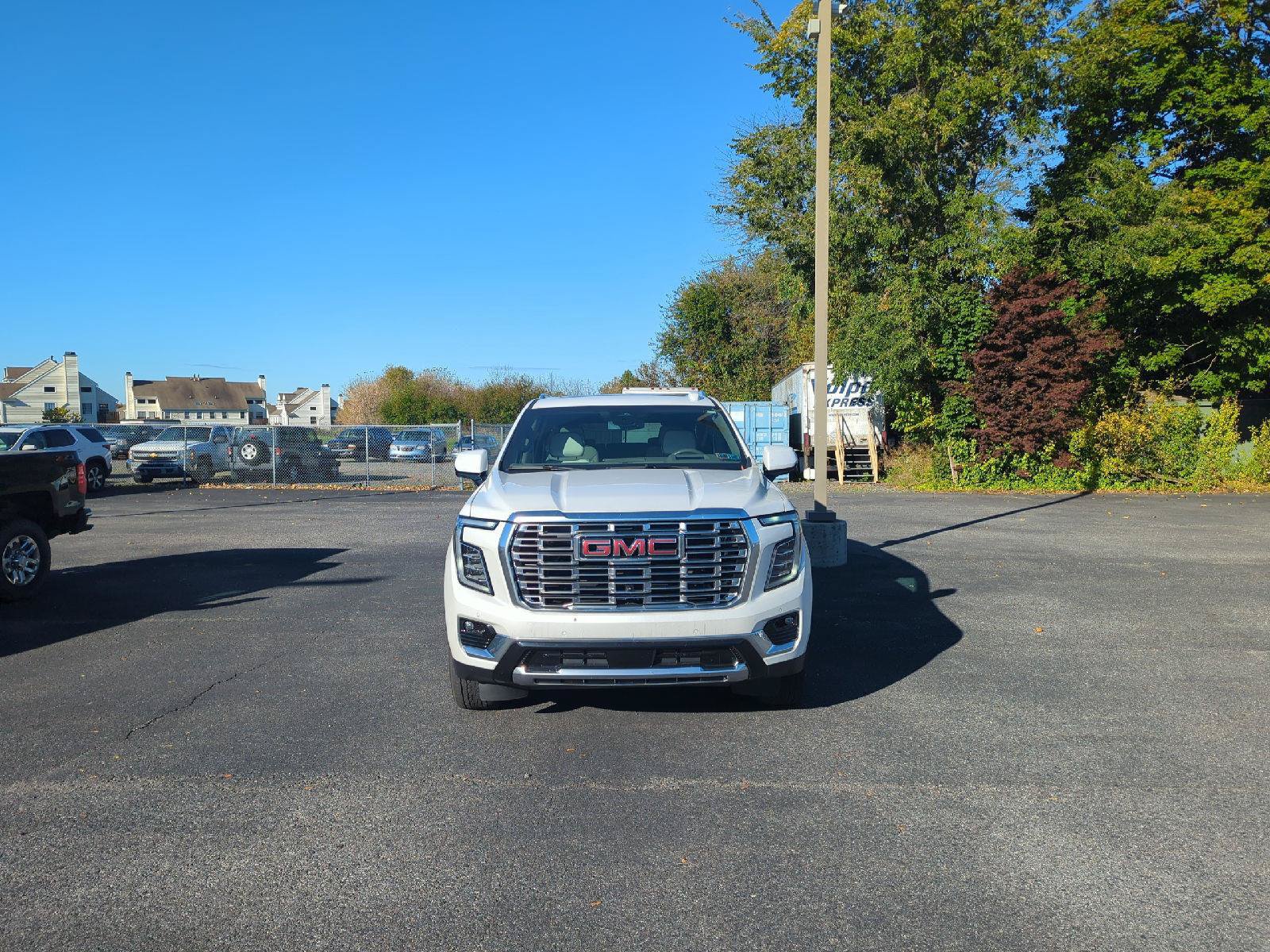 Used 2025 GMC Yukon XL Denali w/ Sun & Power Step Package AWD/4WD image 2