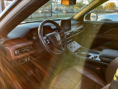 Used 2023 Lincoln Aviator Grand Touring w/ Class IV Trailer Tow Package image 17