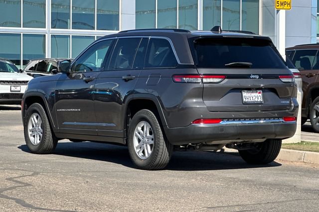 Certified 2023 Jeep Grand Cherokee Laredo RWD image 5
