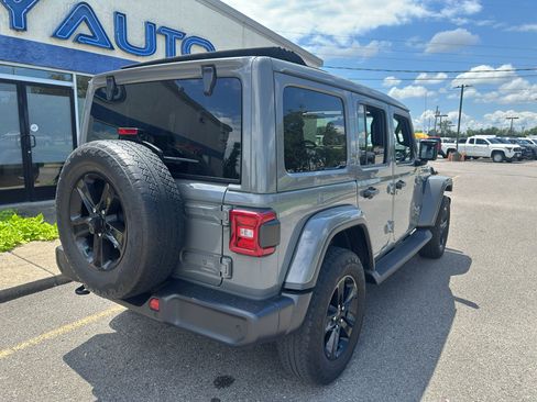 Used 2021 Jeep Wrangler Unlimited Sahara AWD/4WD image 4