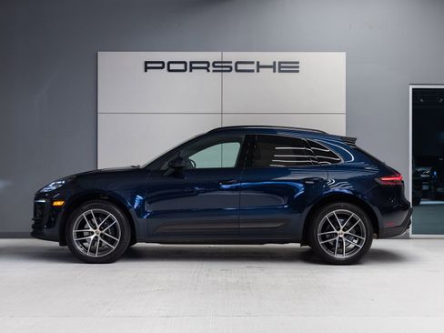 Certified 2023 Porsche Macan AWD/4WD image 2