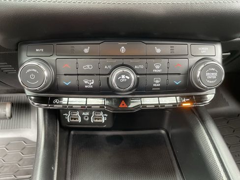 Used 2022 Dodge Durango GT image 25