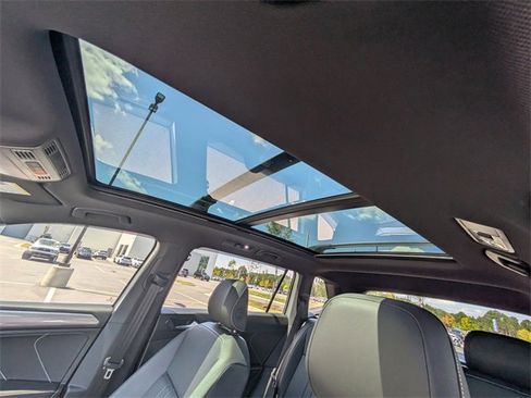 Used 2024 Volkswagen Tiguan SE R-Line image 20