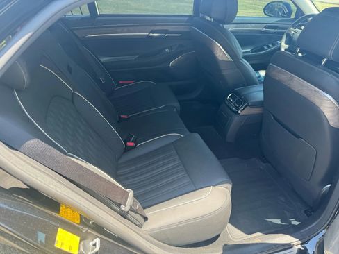 Used 2022 Genesis G90 3.3T Premium RWD image 33