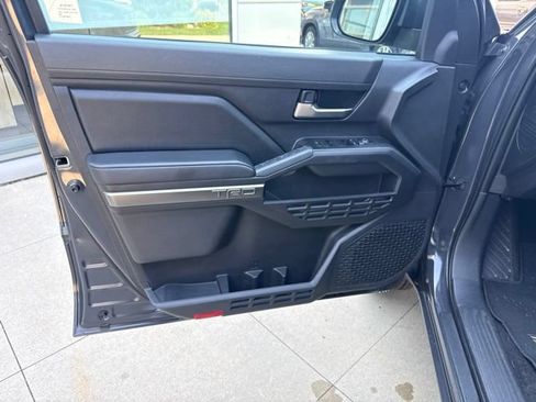 Used 2025 Toyota Tacoma TRD Sport AWD/4WD image 13