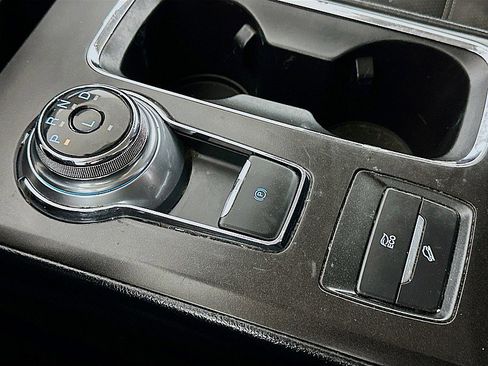 Used 2017 Ford Fusion SE w/ Equipment Group 601A image 19