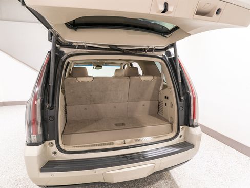 Used 2016 Cadillac Escalade Luxury RWD image 34