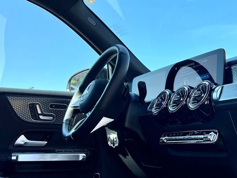 Certified 2025 Mercedes-Benz GLB 250 4MATIC image 16