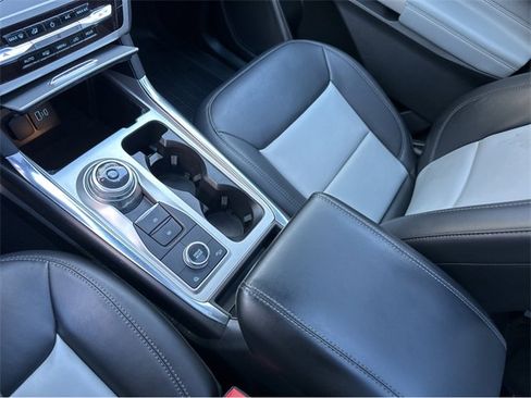 Certified 2022 Ford Explorer XLT w/ Equipment Group 202A image 34