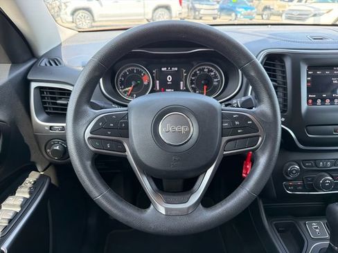 Used 2021 Jeep Cherokee Latitude FWD image 10