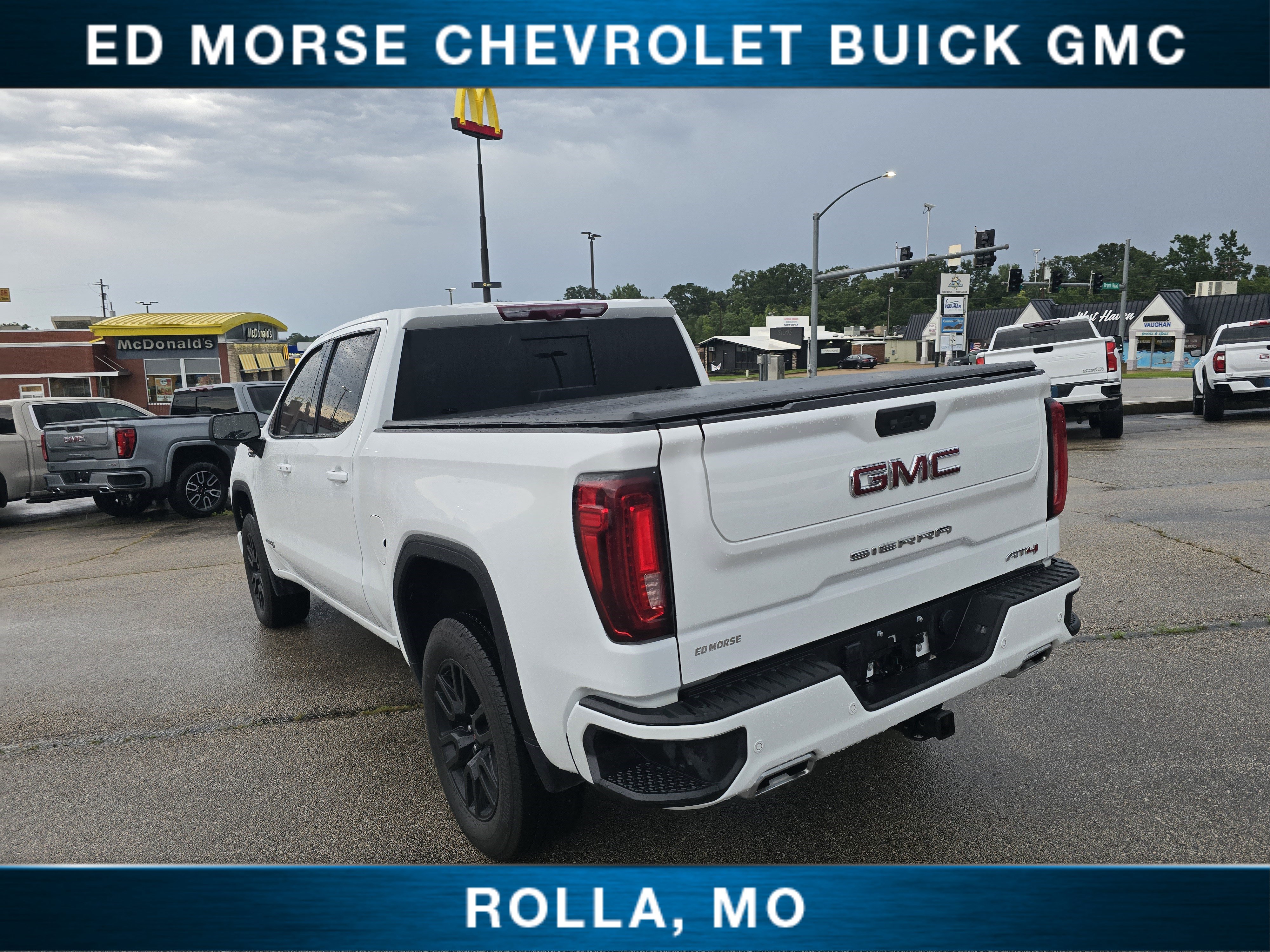 Used 2022 GMC Sierra 1500 AT4 w/ AT4 Premium Package AWD/4WD image 5