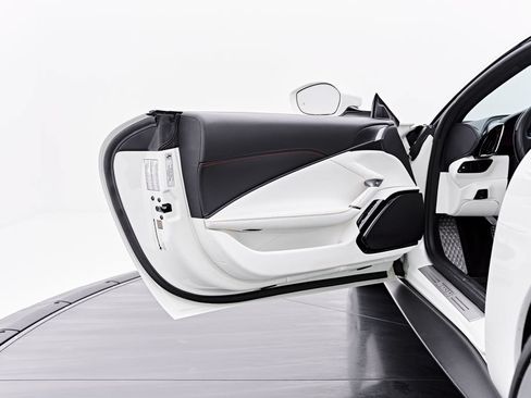 Used 2022 Ferrari Roma RWD image 41