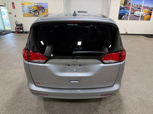 Used 2021 Chrysler Voyager L FWD image 17
