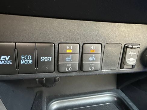 Used 2016 Toyota RAV4 Limited w/ Advanced Technology Package AWD/4WD image 6