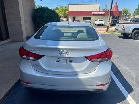Used 2014 Hyundai Elantra SE w/ Option Group 02 FWD image 4