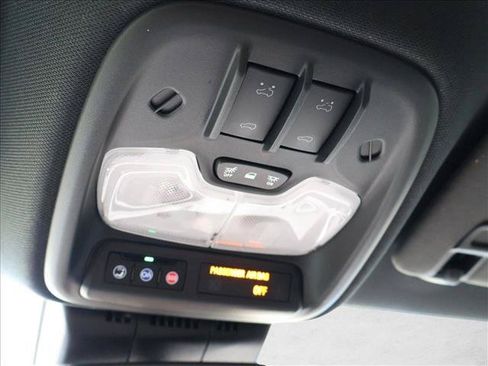 Used 2025 GMC Canyon Denali AWD/4WD image 21