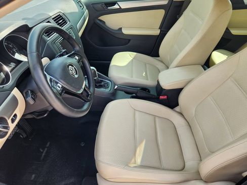 Used 2017 Volkswagen Jetta SE FWD image 9