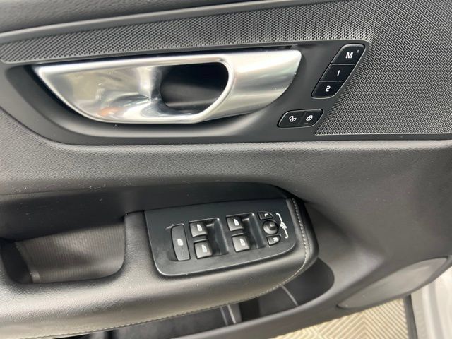 Certified 2025 Volvo XC60 B5 Core AWD/4WD image 13