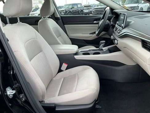 Used 2025 Nissan Altima 2.5 SV FWD image 19