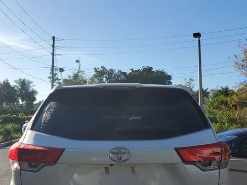 Used 2019 Toyota Highlander LE image 13