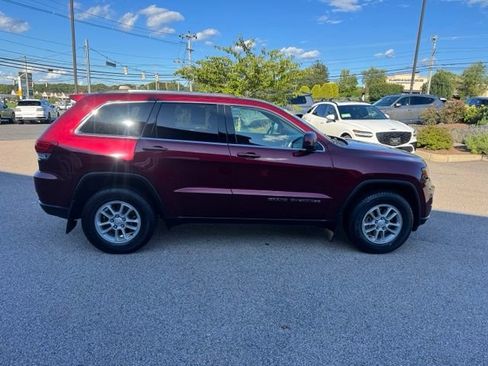Used 2020 Jeep Grand Cherokee Laredo AWD/4WD image 12