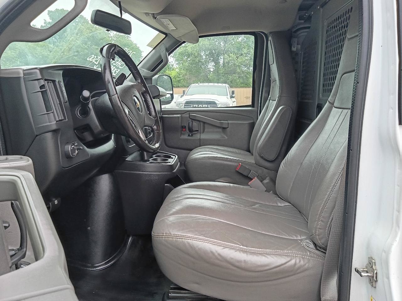 Used 2017 Chevrolet Express 2500 RWD image 15