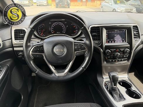 Used 2019 Jeep Grand Cherokee Laredo AWD/4WD image 26