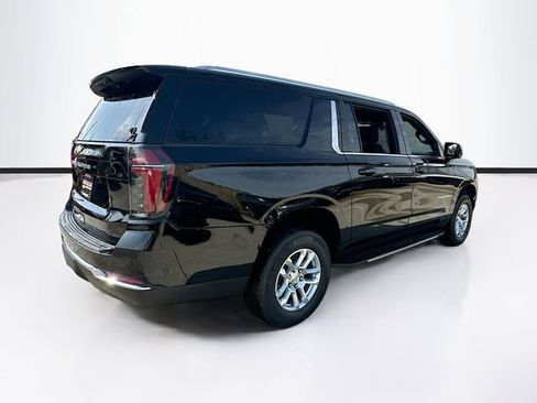 New 2026 Chevrolet Suburban LS image 6