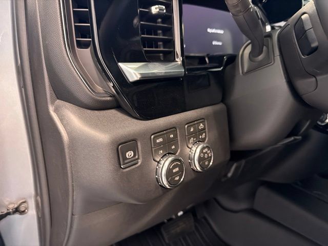 New 2026 GMC Sierra 3500 SLT AWD/4WD image 21