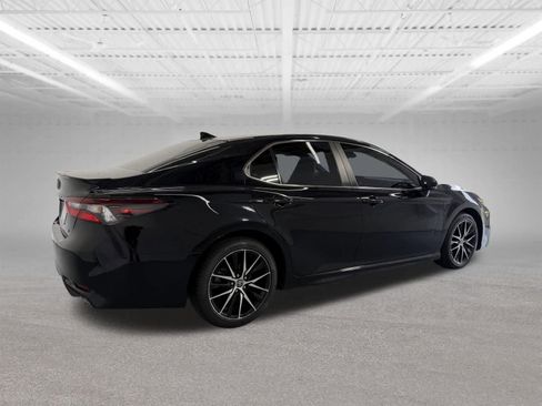 Used 2022 Toyota Camry SE FWD image 5