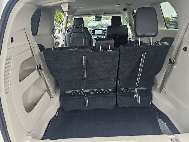 Used 2023 Chrysler Pacifica Touring-L FWD image 44