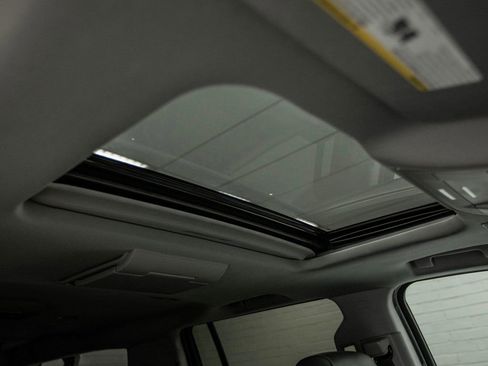 Used 2019 Chevrolet Suburban LT image 25