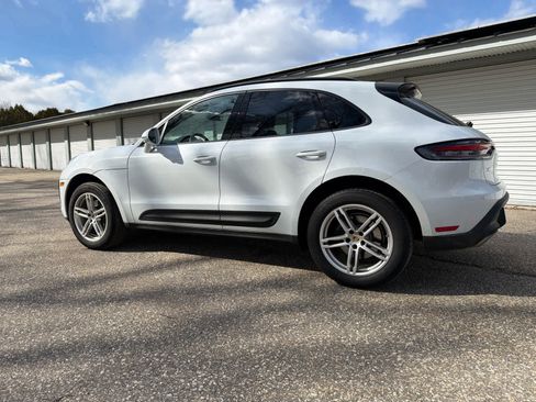 Certified 2025 Porsche Macan image 4