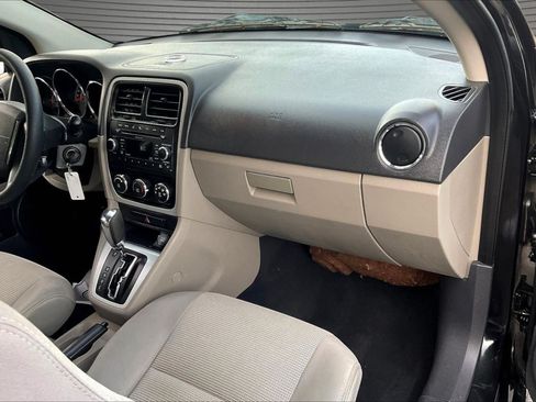 Used 2010 Dodge Caliber Mainstreet FWD image 25