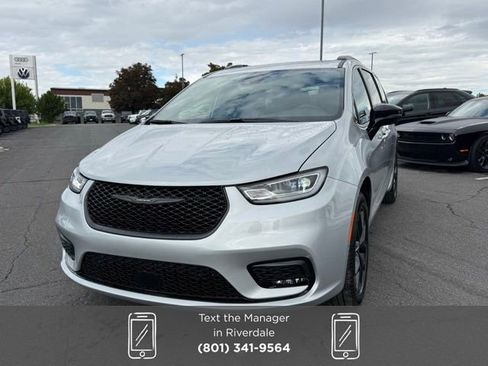 New 2026 Chrysler Pacifica Select w/ S Appearance Package image 9